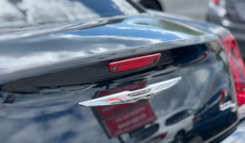 
								2016 Chrysler 300 4dr Sdn 300S RWD full									