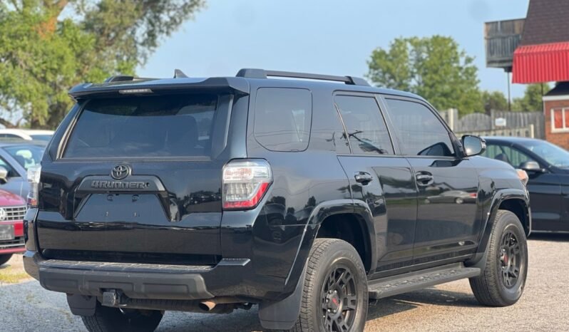 
								2017 Toyota 4Runner 4WD 4dr V6 SR5 full									