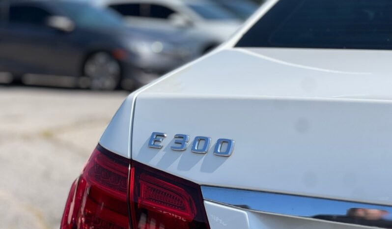
								2014 Mercedes-Benz E-Class E 300 4MATIC Sedan full									