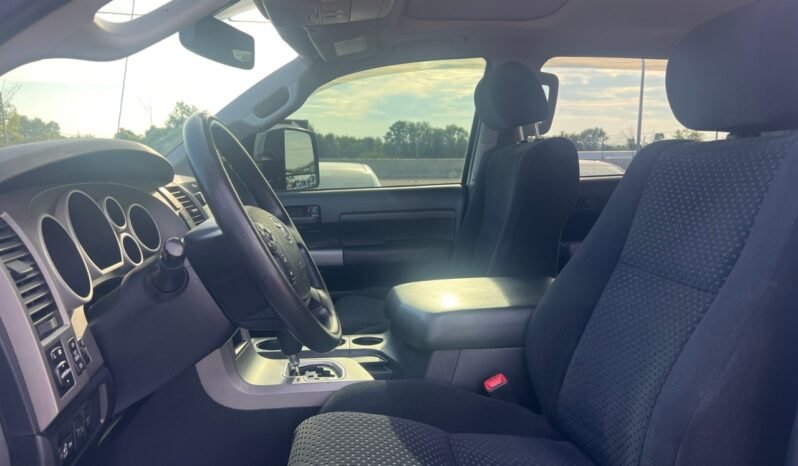 
								2010 Toyota Tundra 4WD Crewmax Short Bed 5.7L SR5 full									
