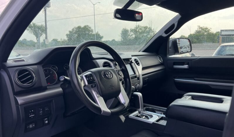 
								2017 Toyota Tundra 4WD Double Cab Standard Bed 5.7L SR5 Plus full									