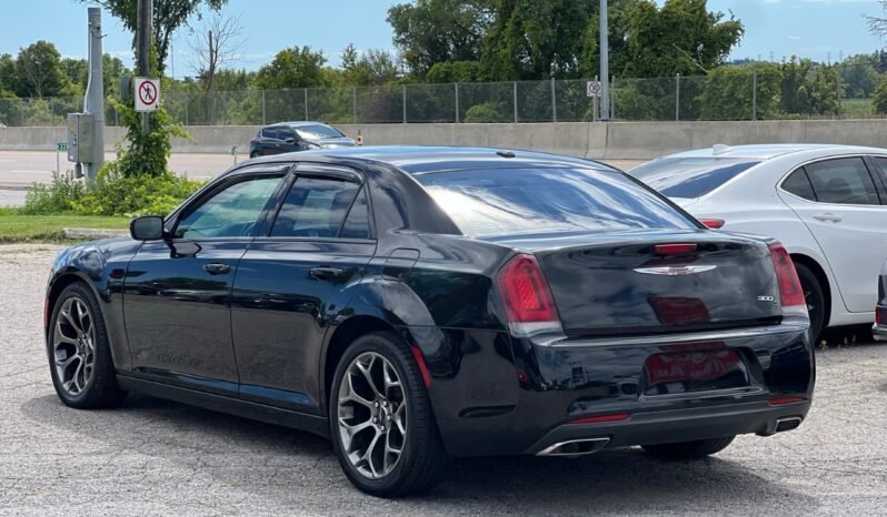 
								2016 Chrysler 300 4dr Sdn 300S RWD full									