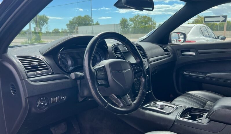 
								2016 Chrysler 300 4dr Sdn 300S RWD full									