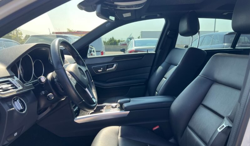 
								2014 Mercedes-Benz E-Class E 300 4MATIC Sedan full									