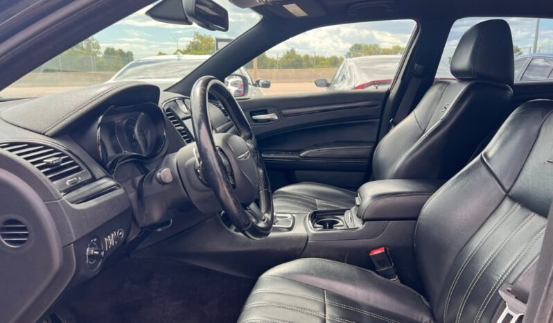 
								2016 Chrysler 300 4dr Sdn 300S RWD full									