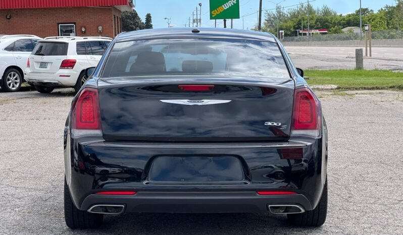 
								2016 Chrysler 300 4dr Sdn 300S RWD full									