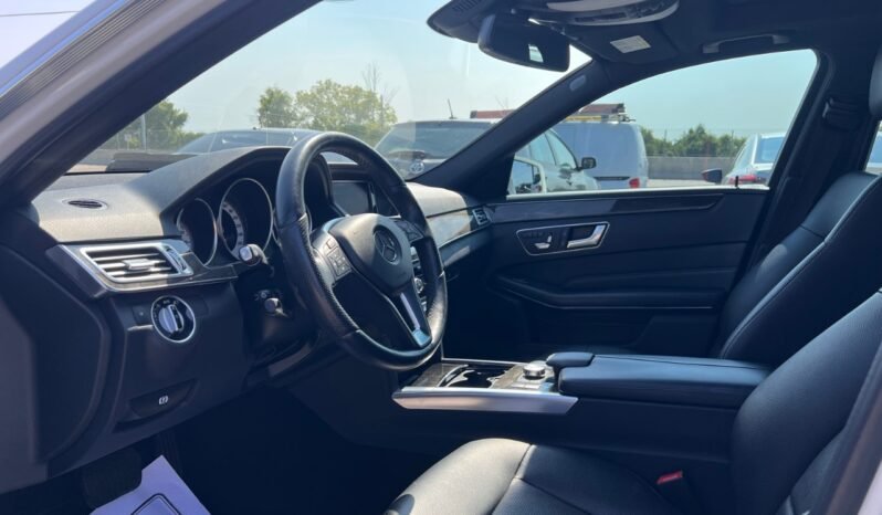 
								2014 Mercedes-Benz E-Class E 300 4MATIC Sedan full									