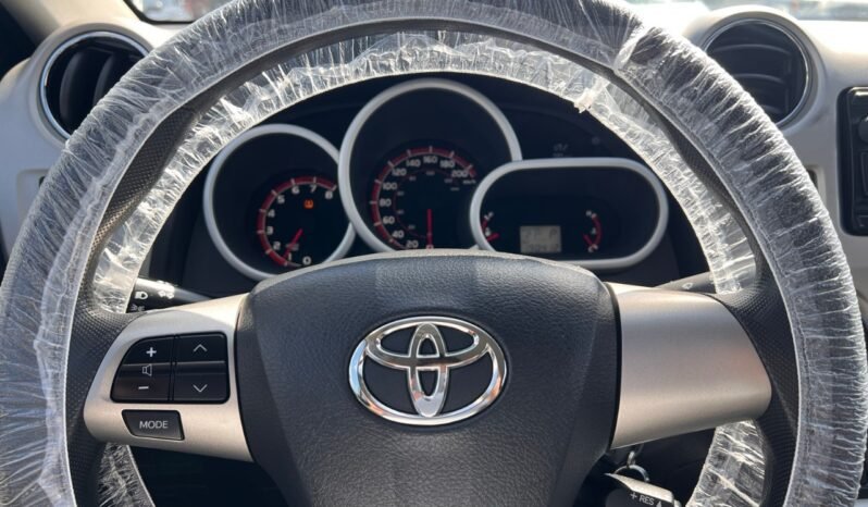 
								2013 Toyota Matrix 4dr Wgn Auto FWD full									