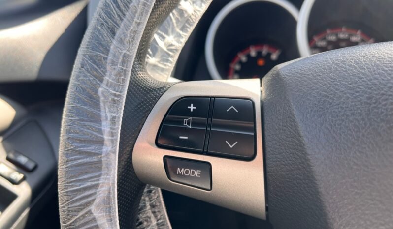 
								2013 Toyota Matrix 4dr Wgn Auto FWD full									