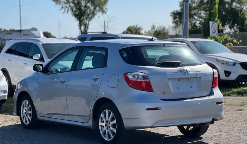 
								2013 Toyota Matrix 4dr Wgn Auto FWD full									
