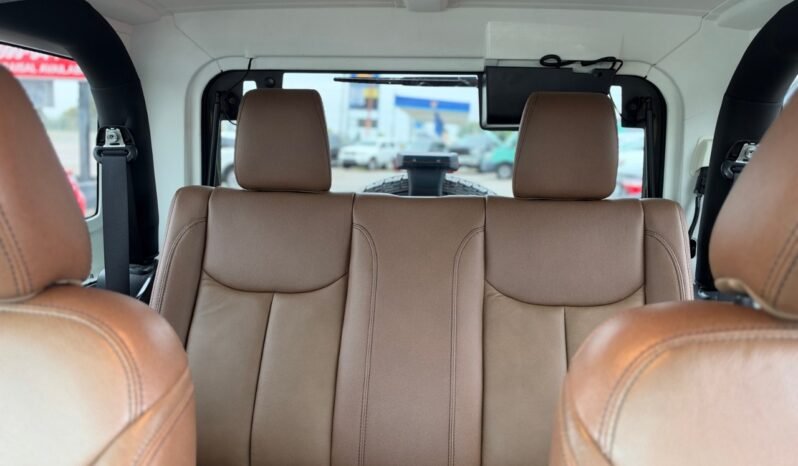 
								2017 Jeep Wrangler 4WD 2dr Sahara full									