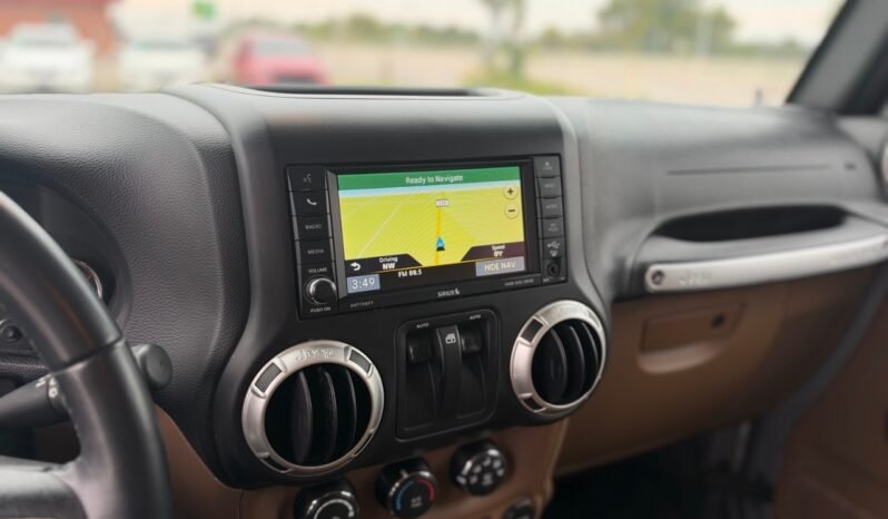 
								2017 Jeep Wrangler 4WD 2dr Sahara full									
