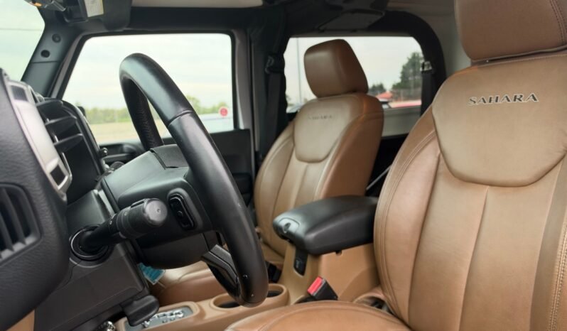 
								2017 Jeep Wrangler 4WD 2dr Sahara full									