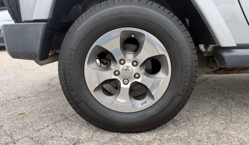 
								2017 Jeep Wrangler 4WD 2dr Sahara full									