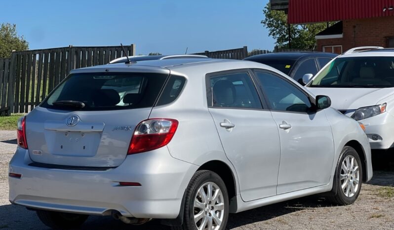 
								2013 Toyota Matrix 4dr Wgn Auto FWD full									