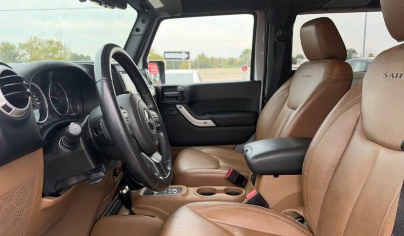 
								2017 Jeep Wrangler 4WD 2dr Sahara full									