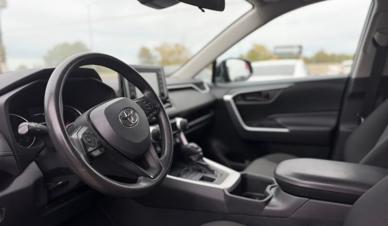 
								2022 Toyota RAV4 LE AWD full									
