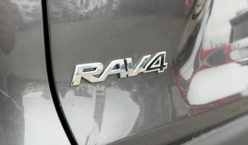 
								2022 Toyota RAV4 LE AWD full									