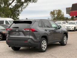 
										2022 Toyota RAV4 LE AWD full									