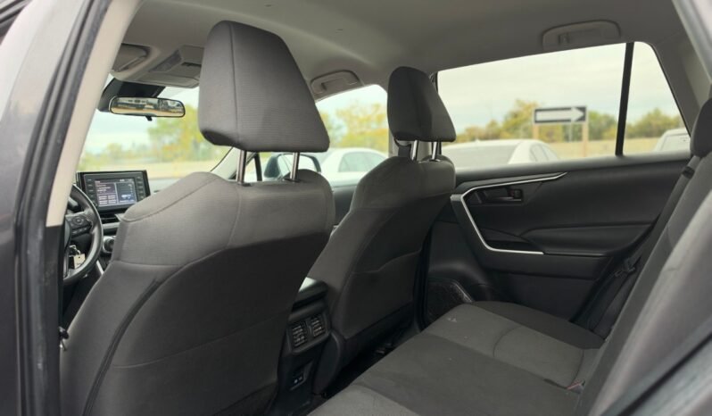
								2022 Toyota RAV4 LE AWD full									