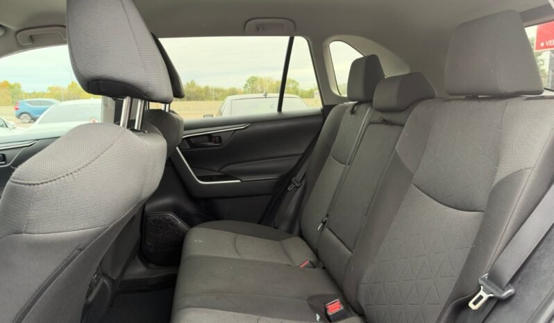 
								2022 Toyota RAV4 LE AWD full									