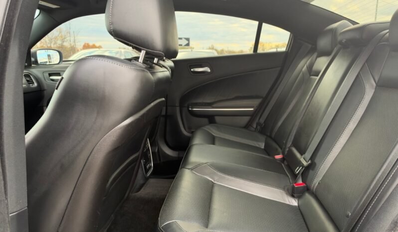 
								2015 Dodge Charger 4dr Sdn SXT RWD full									