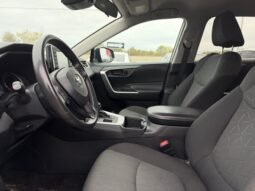 
										2022 Toyota RAV4 LE AWD full									