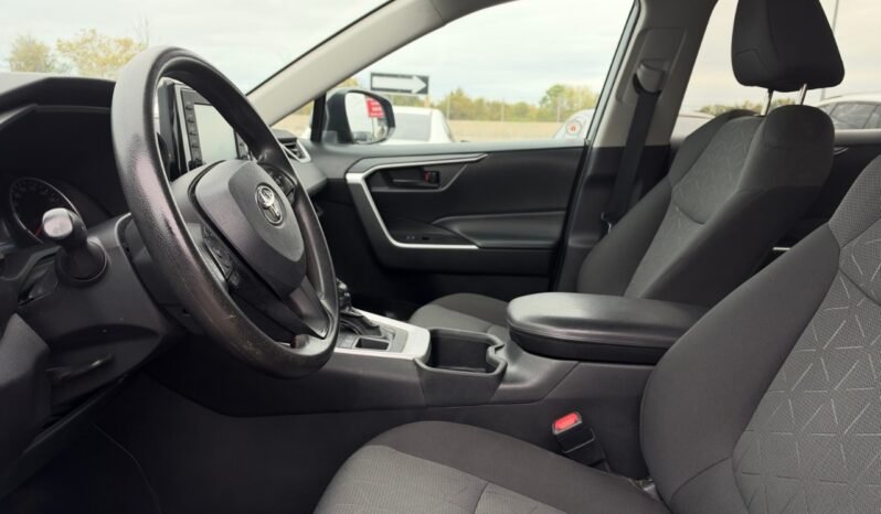 
								2022 Toyota RAV4 LE AWD full									