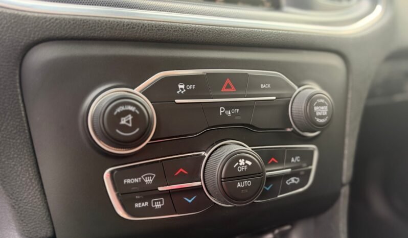 
								2015 Dodge Charger 4dr Sdn SXT RWD full									